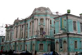 Дом Апраксина-Трубецких («Дом-комод») на Покровке в Москве